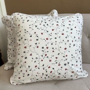 Pair of Floral Print Throw Pillow Shams White with Red and Blue Floral